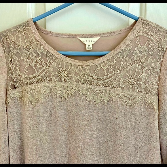 Adiva Beautiful split-back mixed media blouse in antique rose w/lace det… - Picture 3 of 6
